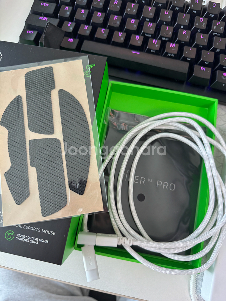 레이저 바이퍼 v3 pro 바브삼 화이트 마우스--3
