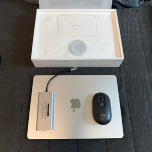 맥북에어 m2 13인치 램24GB 용량512gb 실버