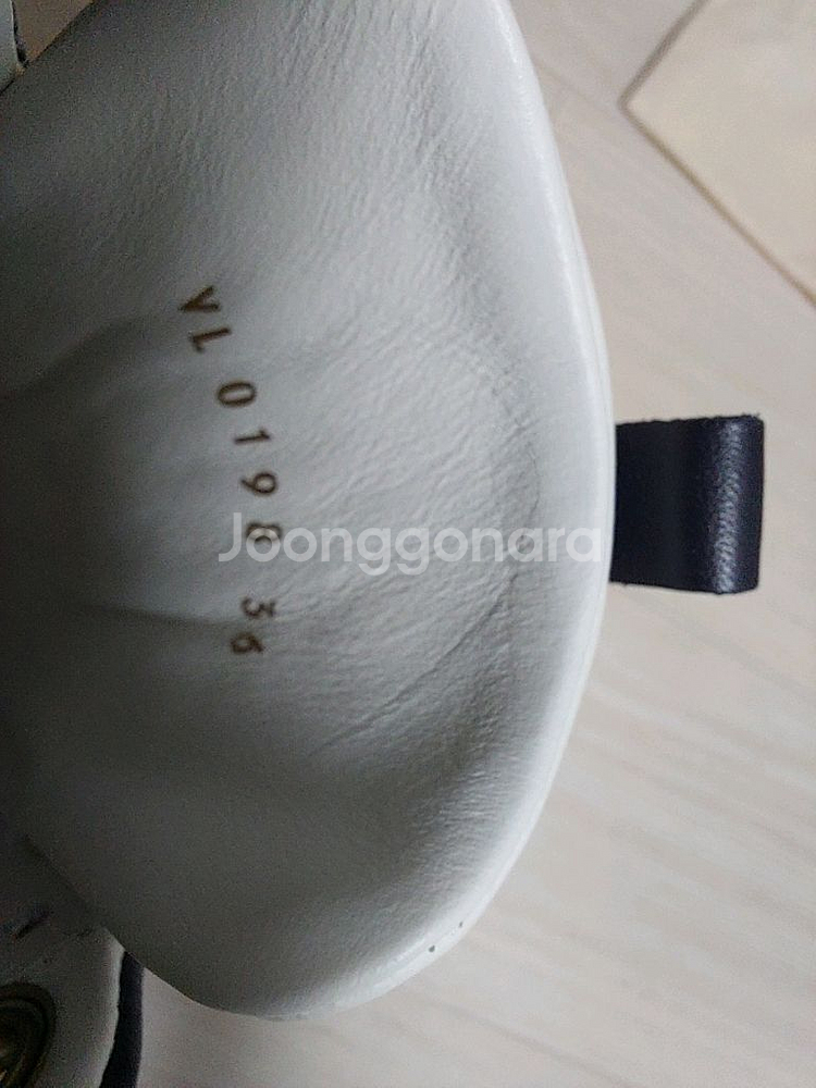 (정품)새상품 루이비통 런어웨이 여성 스니커즈--9