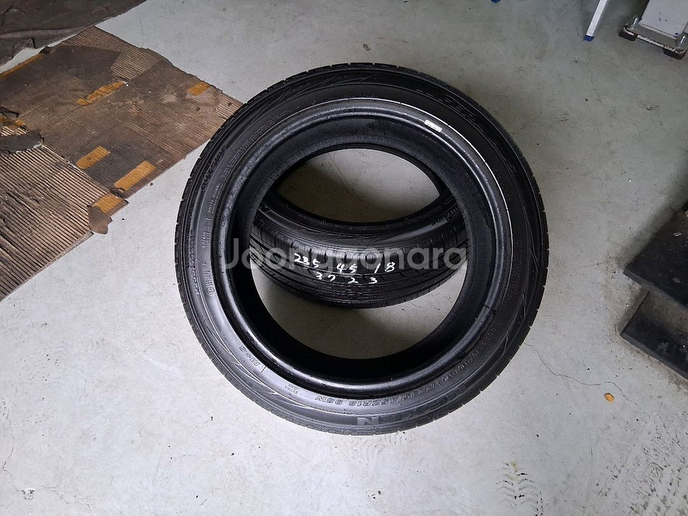 2354518중고타이어2개.235 45 18중고타이어--2