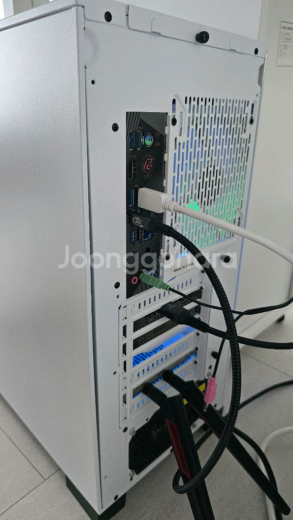 화이트 몬드리안 컴퓨터 본체 부품 구성 좋음--3