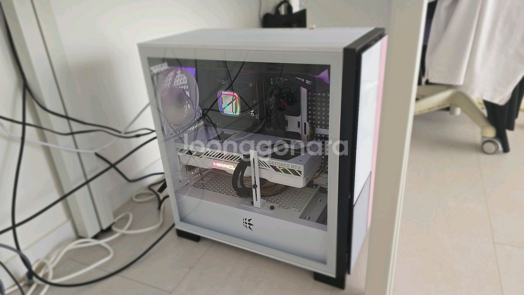 화이트 몬드리안 컴퓨터 본체 부품 구성 좋음--7