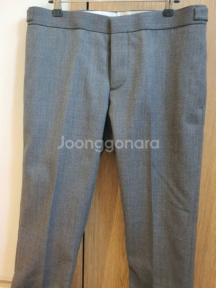 톰브라운 남성 모 팬츠 판매합니다!--2