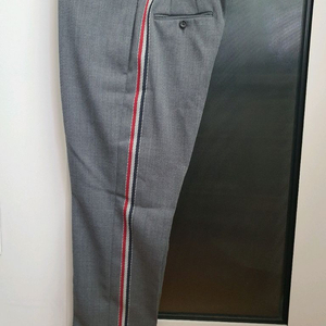 톰브라운 남성 모 팬츠 판매합니다!