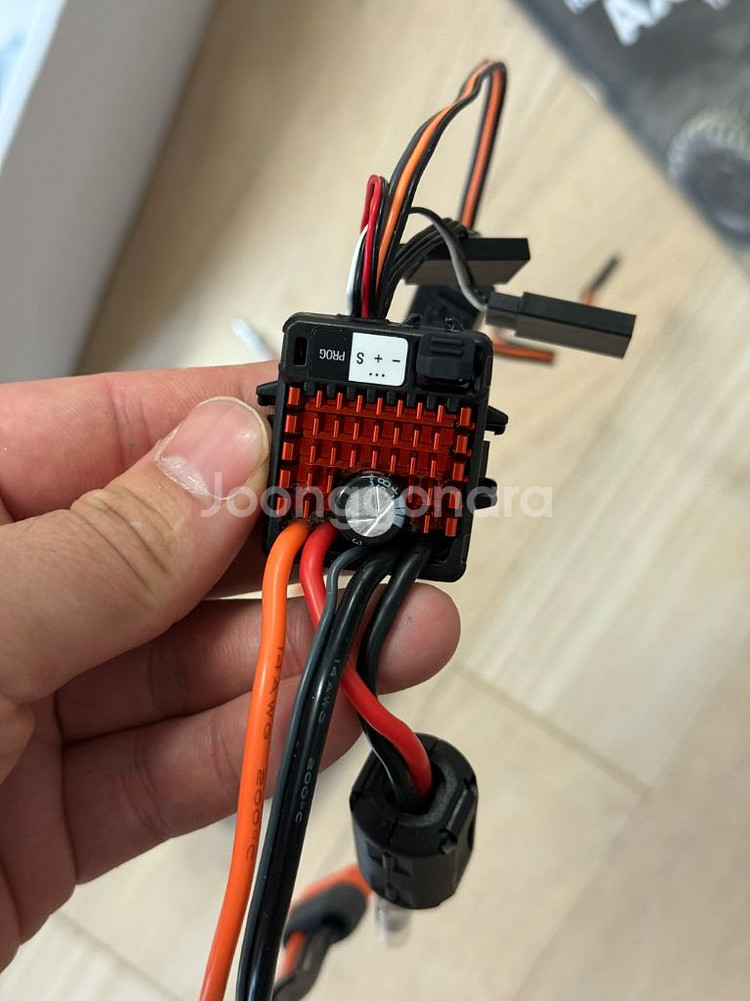 Axial AXP8 길라몬 순정 모변 팝니다--2