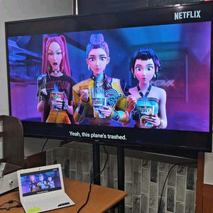 65인치 UHD 4K TV 와 이동식 TV거치대
