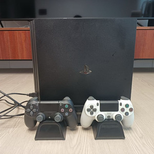 PS4 Pro 본체+컨트롤러 2개+게임타이틀11개