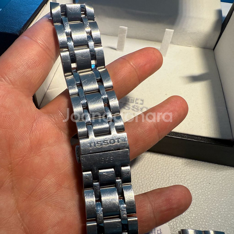 티쏘 꾸르띠에 쿼츠 40MM 판매합니다.--6