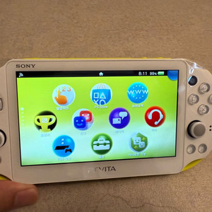PS Vita 2세대 라임색