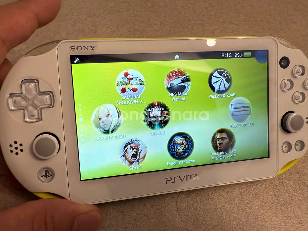 PS Vita 2세대 라임색--3