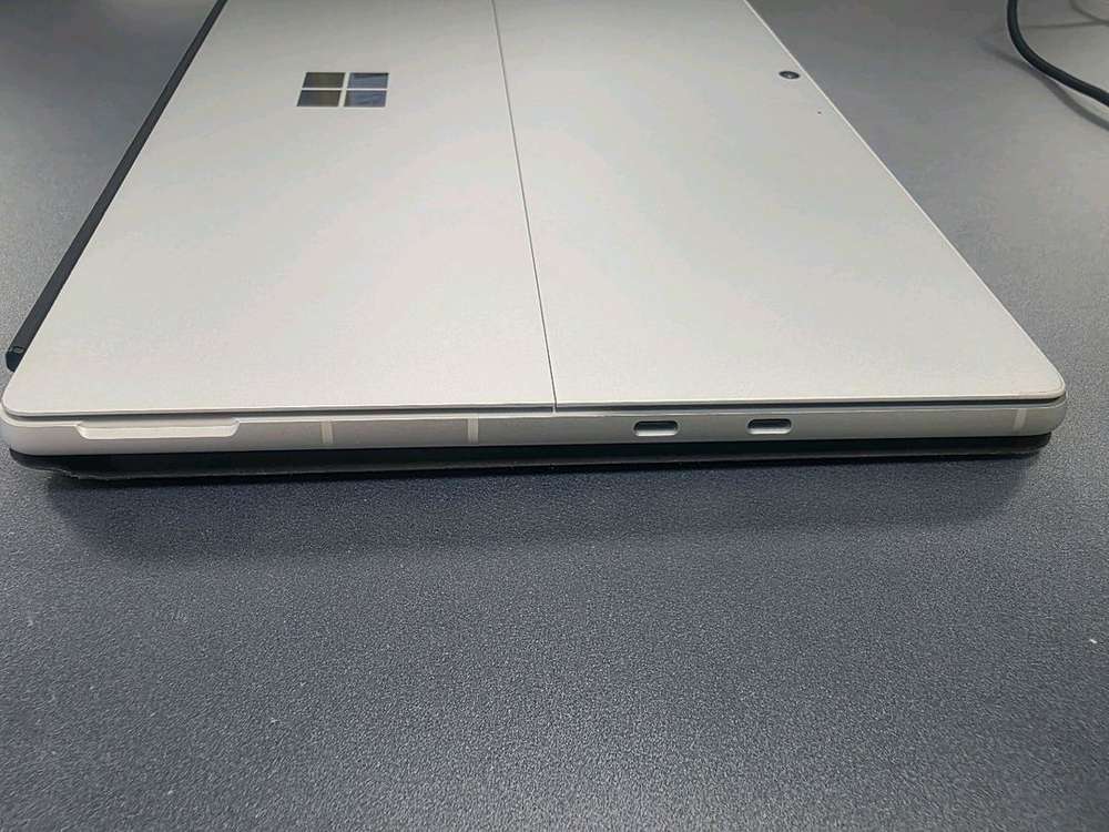 서피스프로9 SQ3 셀룰러모델 입니다--2