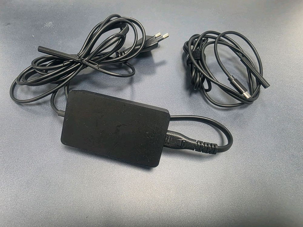 서피스프로9 SQ3 셀룰러모델 입니다--4