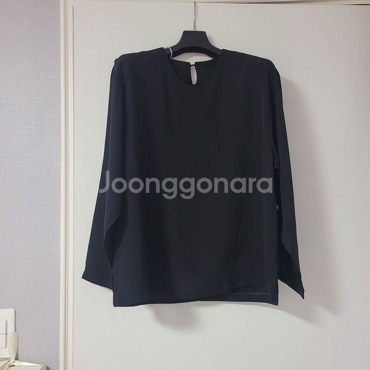 (새상품) 기본 블랙 블라우스--0