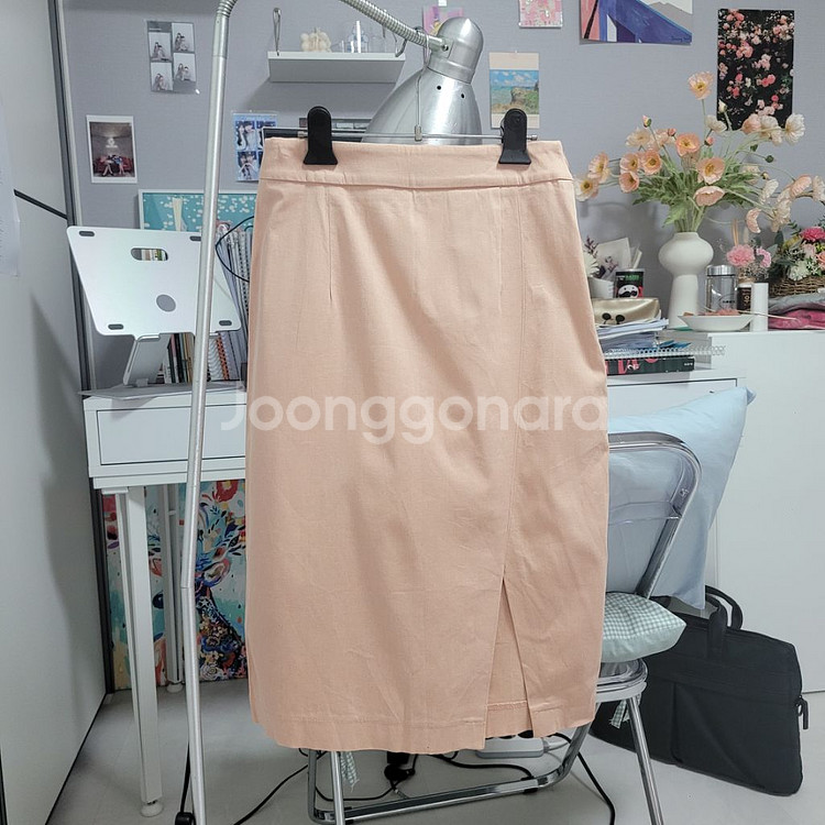 살구색 옆트임 뒷주머니 미디 스커트--1