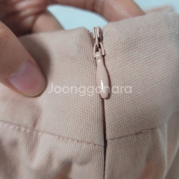 살구색 옆트임 뒷주머니 미디 스커트--2