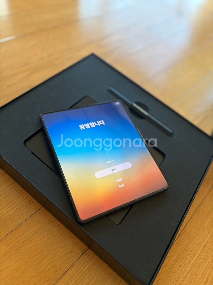 갤럭시 Z폴드5 톰브라운 에디션 512gb 판매합니다.--2
