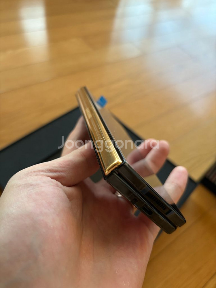 갤럭시 Z폴드5 톰브라운 에디션 512gb 판매합니다.--3