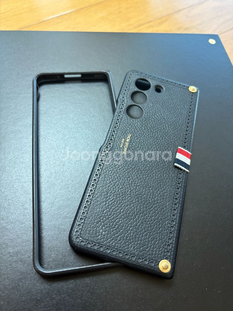 갤럭시 Z폴드5 톰브라운 에디션 512gb 판매합니다.--6