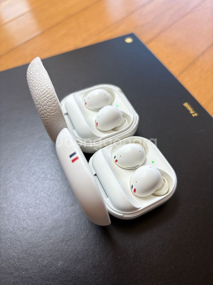 갤럭시 Z폴드5 톰브라운 에디션 512gb 판매합니다.--7