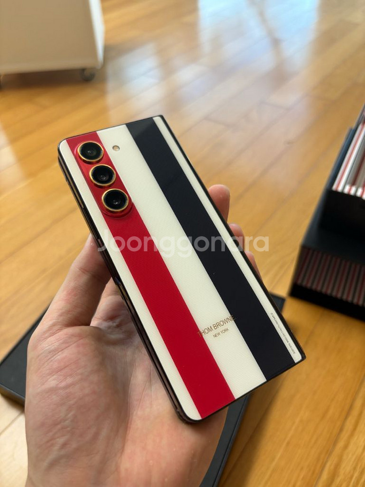 갤럭시 Z폴드5 톰브라운 에디션 512gb 판매합니다.--5