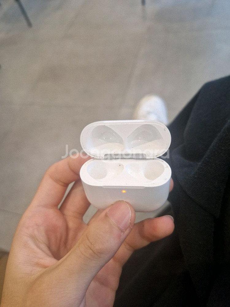 애플 에어팟 4세대 오른쪽 본체 팔아요 따로 판매 가능--0