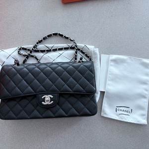 샤넬 클래식 미디움 캐비어 블랙 은장