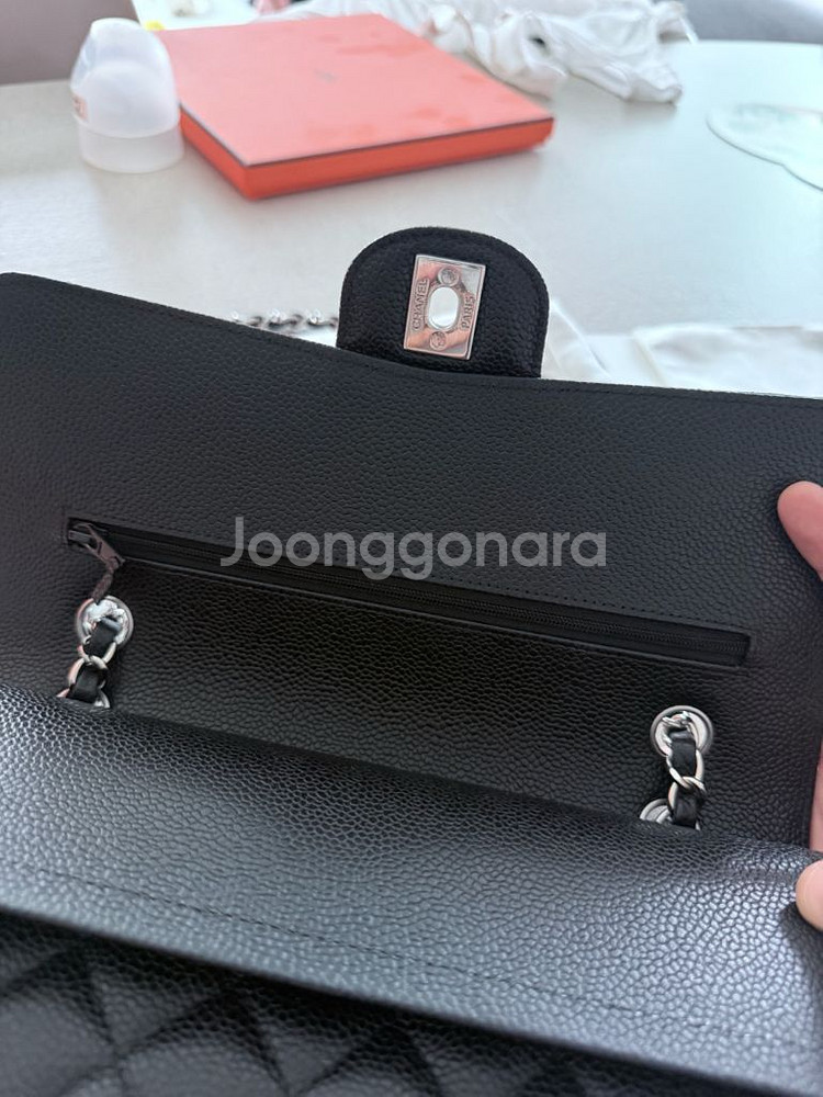 샤넬 클래식 미디움 캐비어 블랙 은장--5