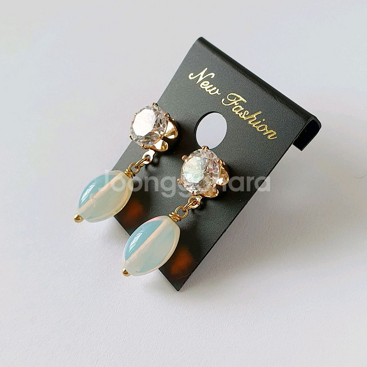 오벌 큐빅 귀걸이 / 패션 이어링--1