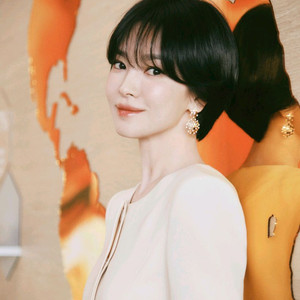 송혜교 립밤 겔랑 키스키스 비글로우 389 펄리피치 새
