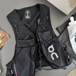 온러닝 베스트 조끼 10L 판매합니다.