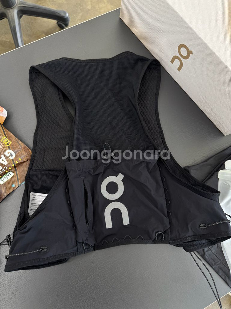 온러닝 베스트 조끼 10L 판매합니다.--1