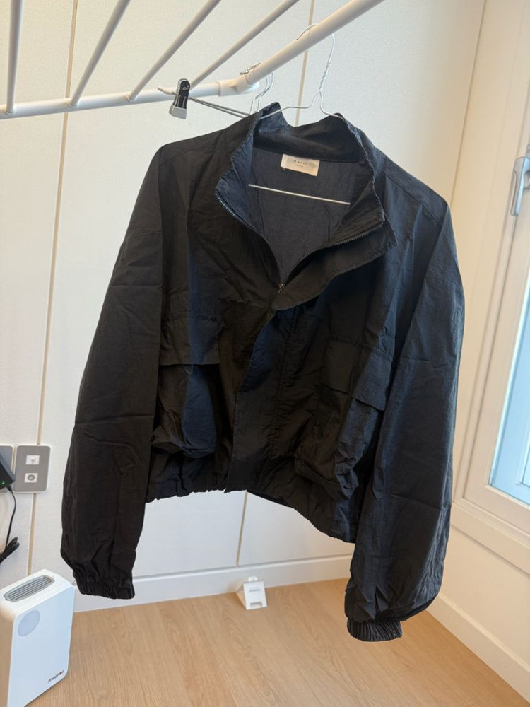 엔뉴엘 여성 블랙 바람막이 점퍼 이미지