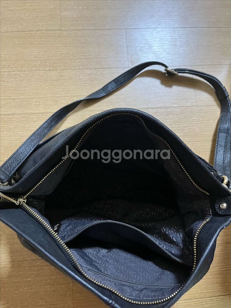 루이까또즈 블랙 가죽 숄더백--2