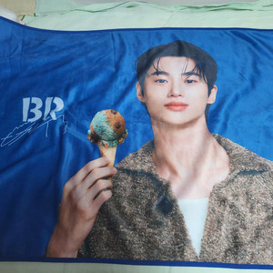 변우석 배스킨라빈스 담요