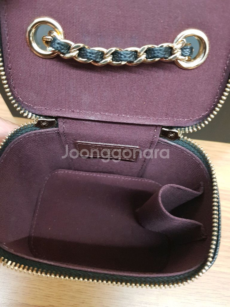 샤넬 클래식 베니티 캐비어 코스메틱 미니백 블랙 금장--2
