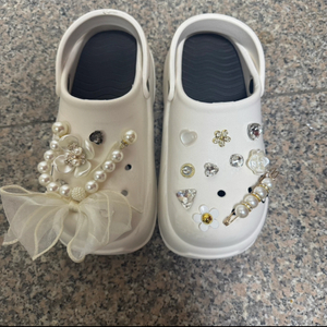 화려한 지비츠 딜랴있는 신발 팔아용