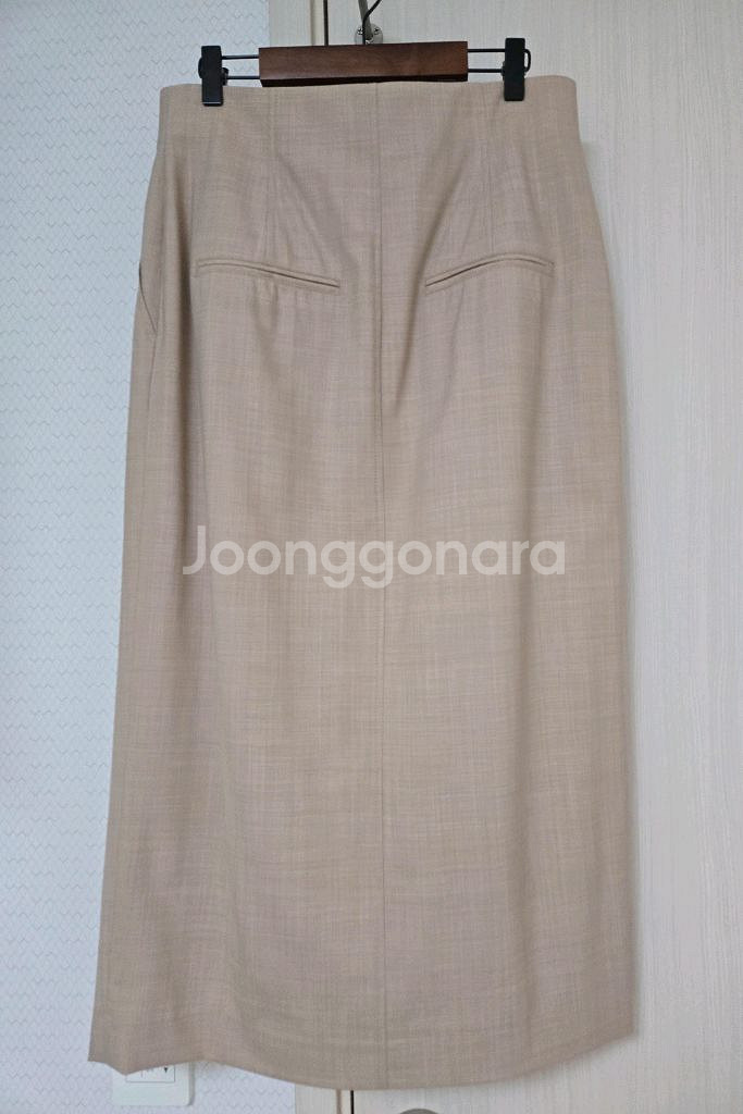 아떼바네사브루노 베이지 턱장식 H라인 스커트--1
