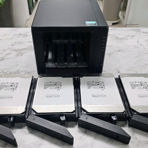시놀로지 DS918+ 8G 512GB 64TB HDD