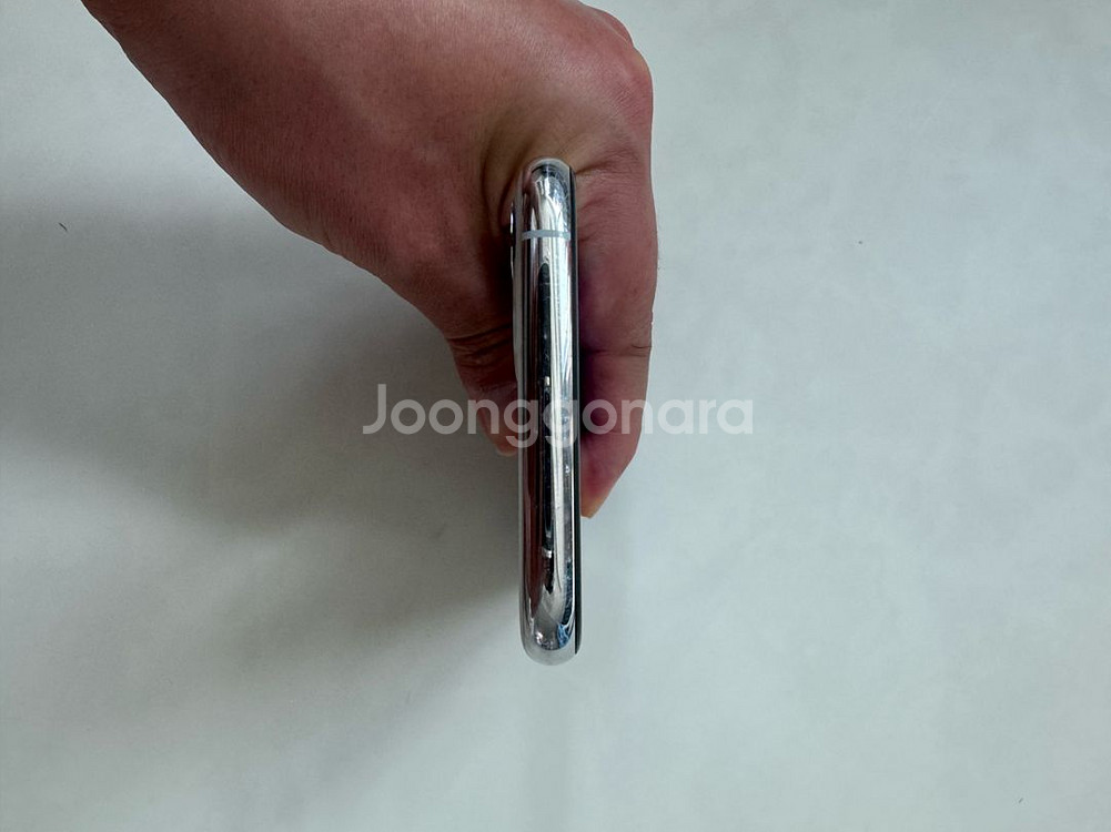 아이폰11프로 화이트 256G 판매합니다.--7