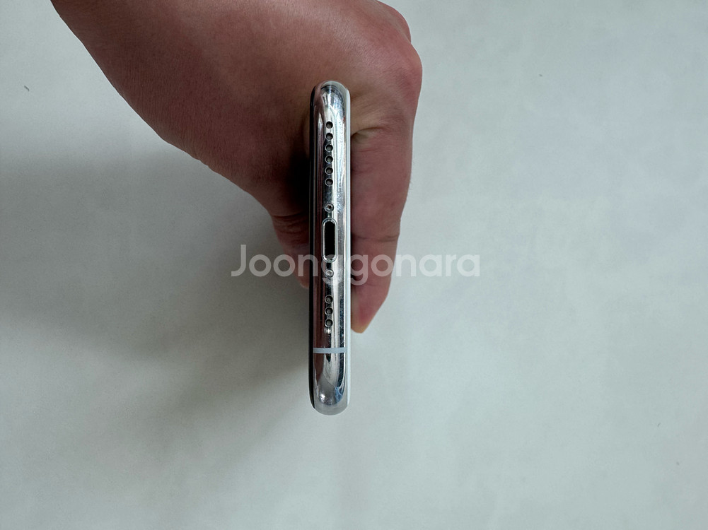 아이폰11프로 화이트 256G 판매합니다.--8