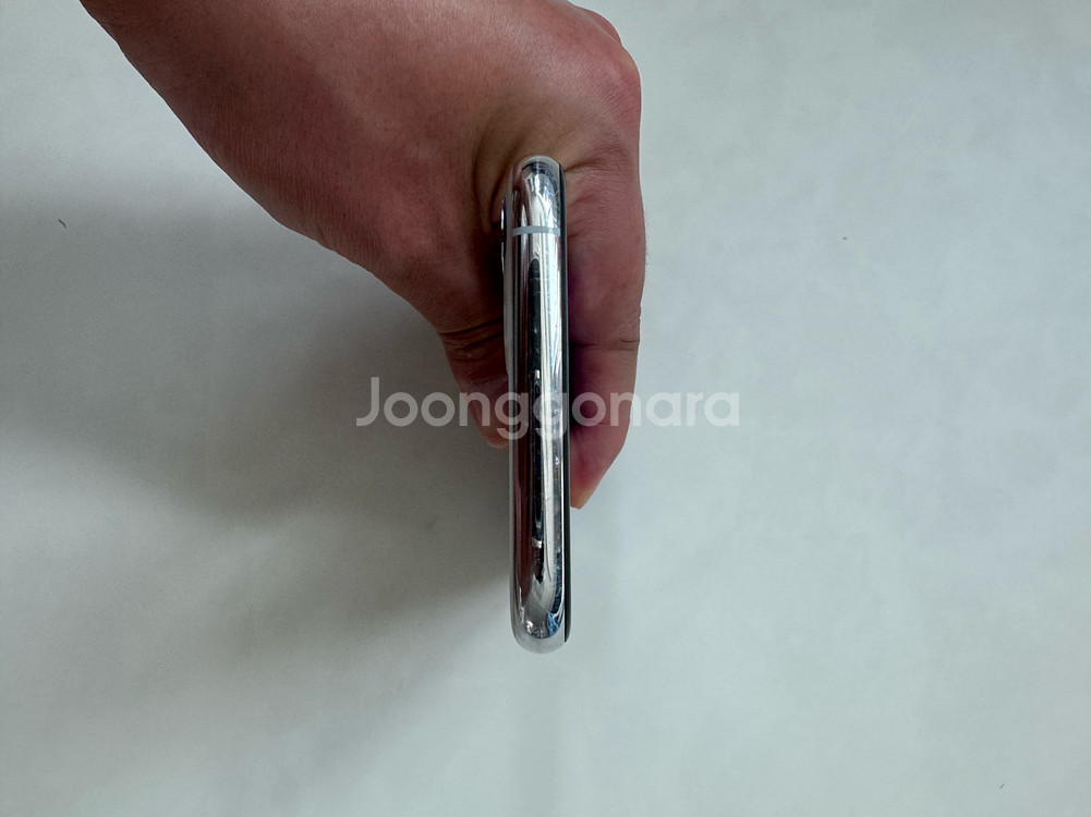 아이폰11프로 화이트 256G 판매합니다.--12