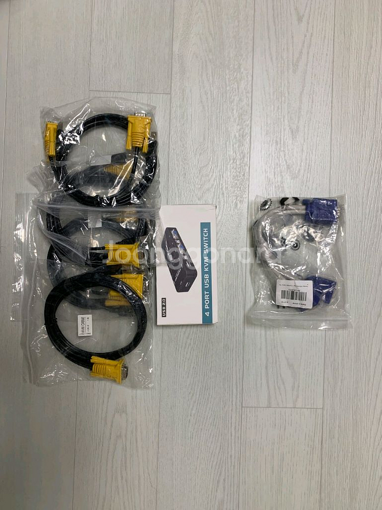 [미개봉] 4포트 KVM + VGA y splitter--0
