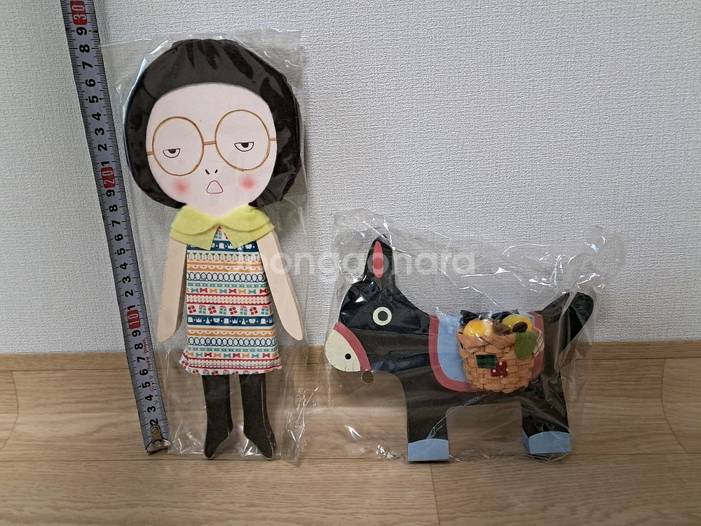 나무소재 장식인형2개 일괄--1