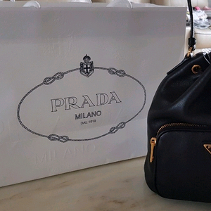 프라다 버킷백