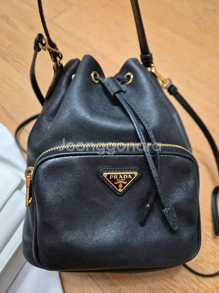 프라다 버킷백--1