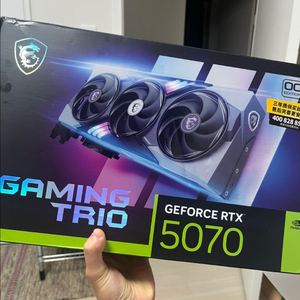 msi rtx 5070 게이밍 트리오 팝니다.