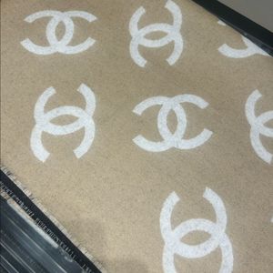 샤넬 로고 머플러 베이지 or 블랙 /미개봉 새상품
