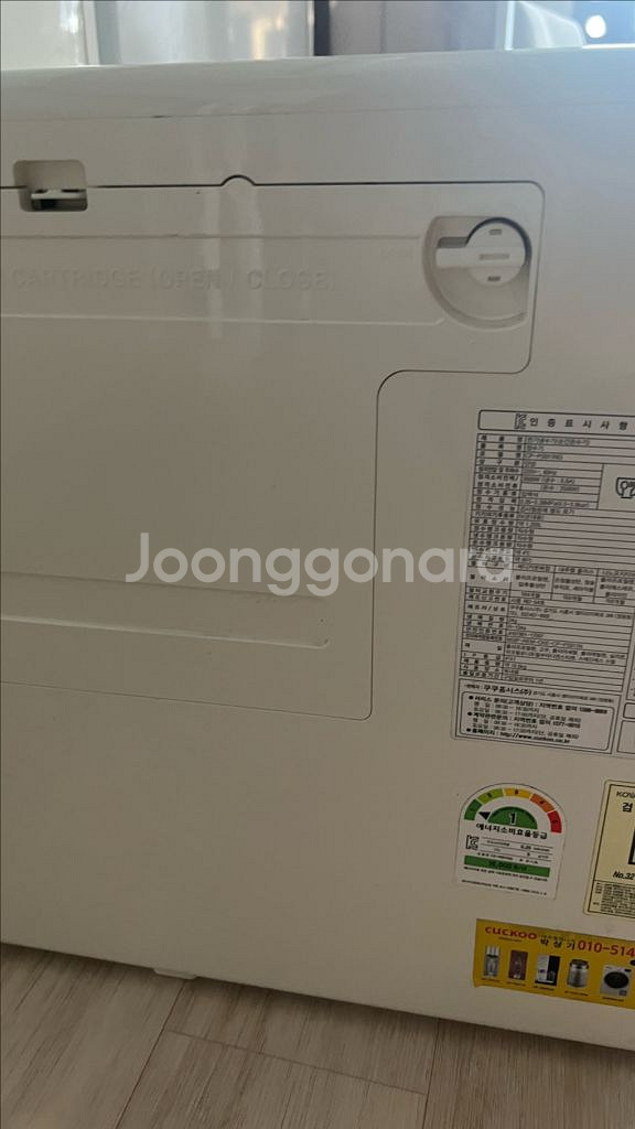쿠쿠 인앤아웃 냉온 정수기앞면에 사용감 조금 있어요 4--2