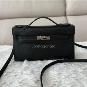 앱송 소가죽 가방 크로스백 블랙 새상품 판매합니다.