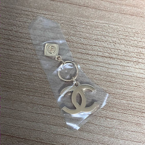 샤넬 홀리데이 키링